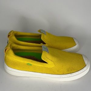 cariuma sneakers shoes slip ons women size 8.5 Yellow Textile Upper